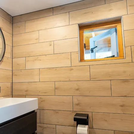 Holiday home With Shared Pool And Bubble Bath *