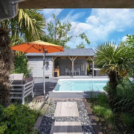 Holiday home With Shared Pool And Bubble Bath