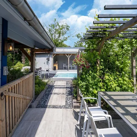 With Shared Pool And Bubble Bath Holiday home Schoorl