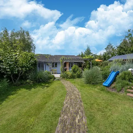 Сasa de vacaciones With Shared Pool And Bubble Bath Schoorl