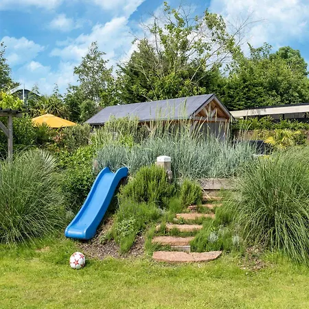 With Shared Pool And Bubble Bath Holiday home Schoorl